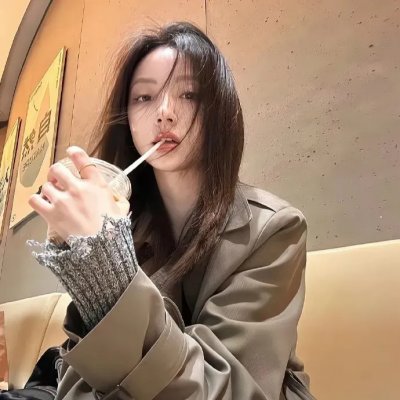 裸男歌唱